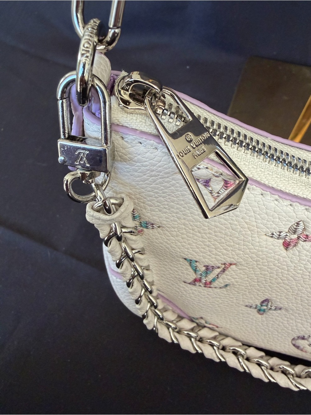 Nano White and Lavender Accented Leather Shoulder Bag - Picture 4 of 10